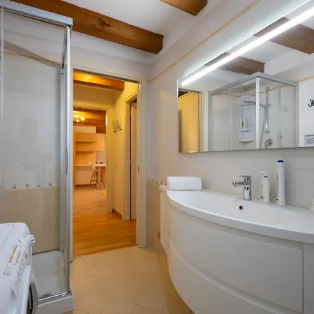 Crosada Cinque アパート トリエステ